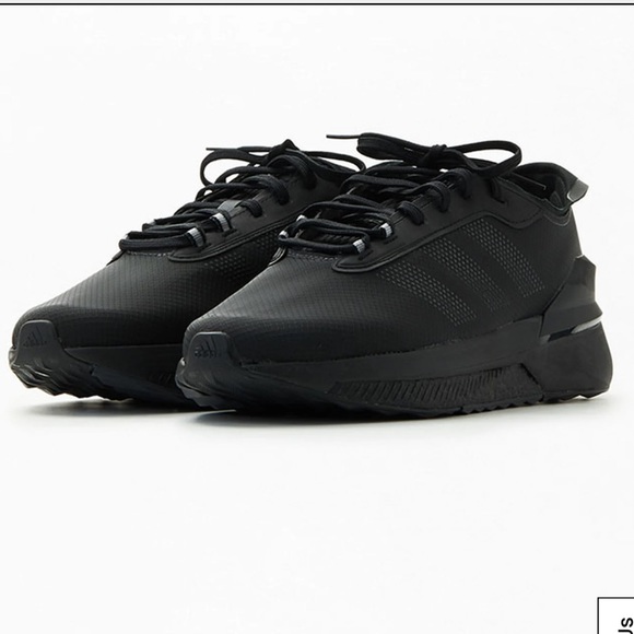 Adidas AVRYN Men’s Running Shoes
